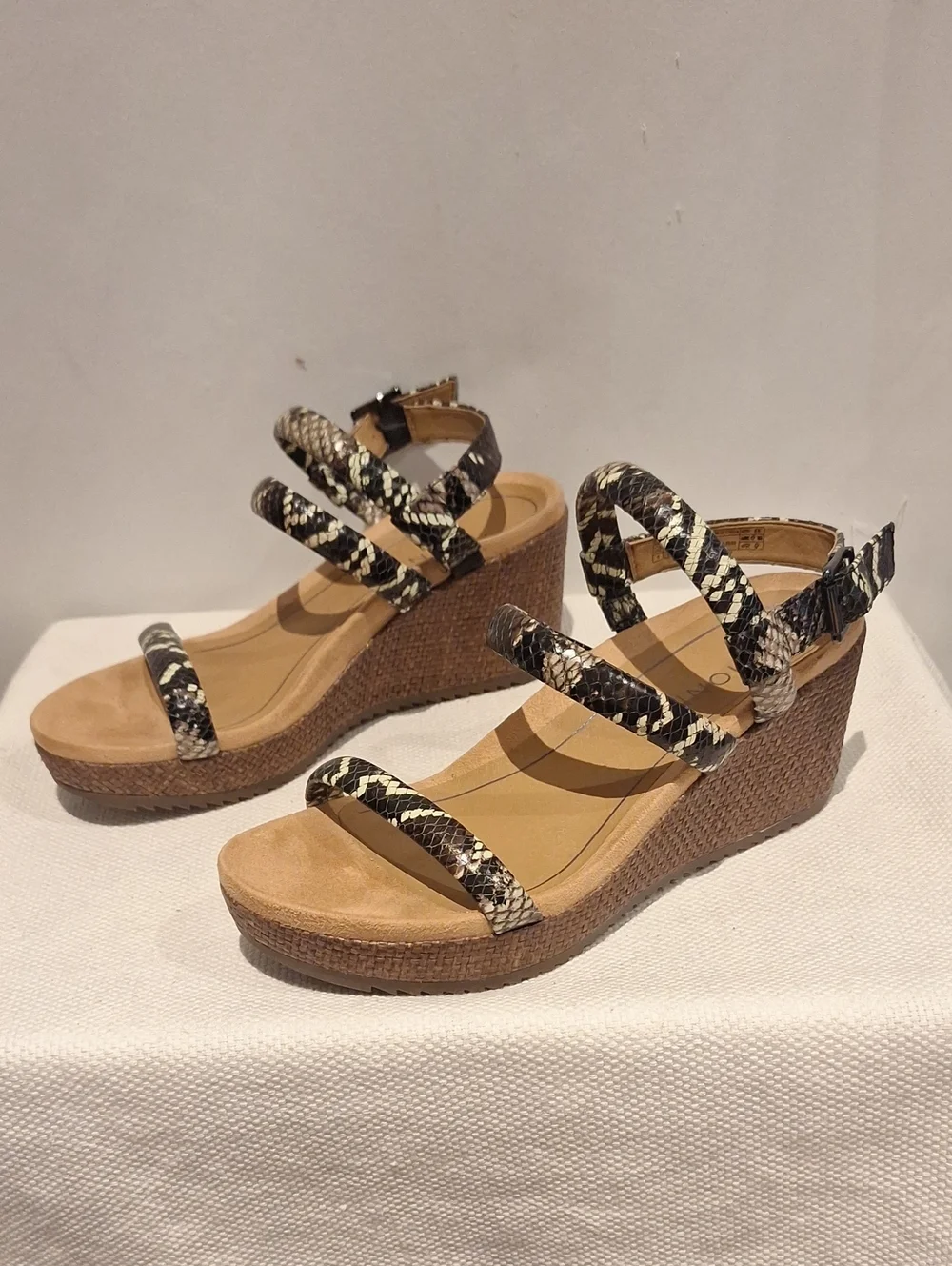 Vionic wedge sandals